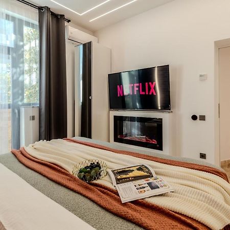 Luxury Living: Smart 2Br Apartment At Unirii Square Bukarest Exterior foto
