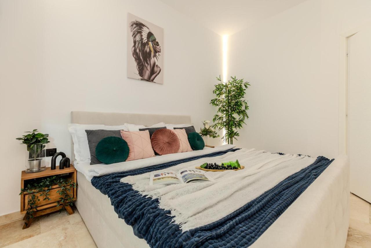 Luxury Living: Smart 2Br Apartment At Unirii Square Bukarest Exterior foto