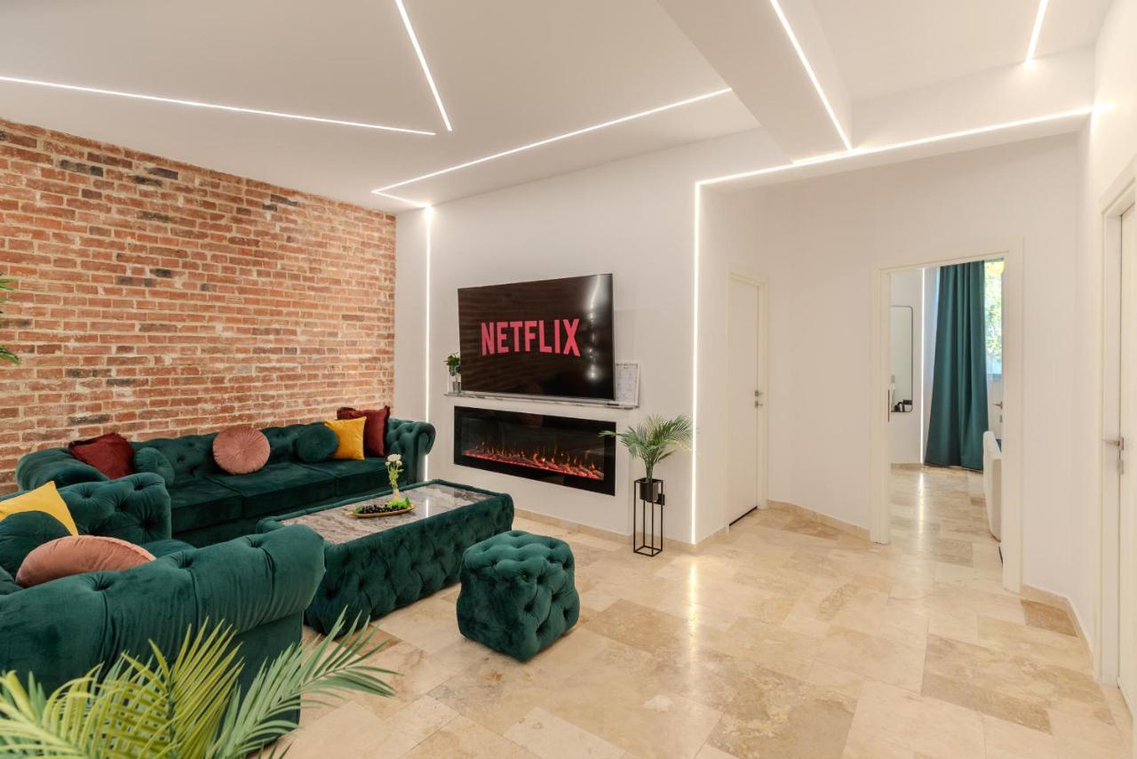 Luxury Living: Smart 2Br Apartment At Unirii Square Bukarest Exterior foto