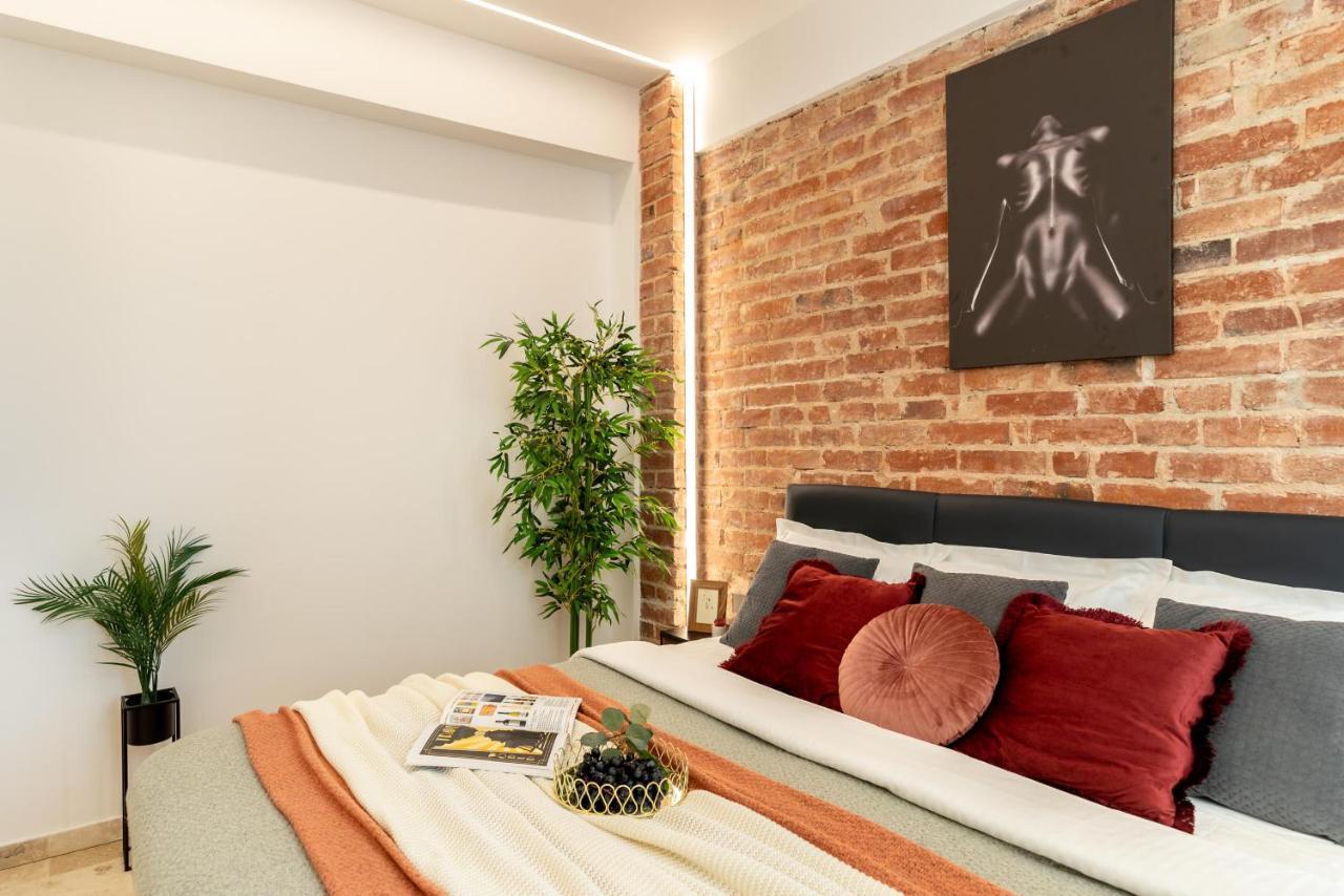 Luxury Living: Smart 2Br Apartment At Unirii Square Bukarest Exterior foto