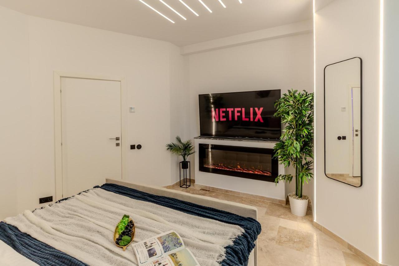 Luxury Living: Smart 2Br Apartment At Unirii Square Bukarest Exterior foto