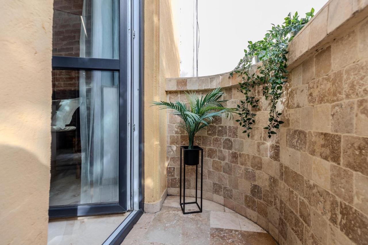 Luxury Living: Smart 2Br Apartment At Unirii Square Bukarest Exterior foto