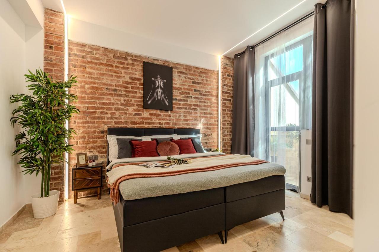 Luxury Living: Smart 2Br Apartment At Unirii Square Bukarest Exterior foto