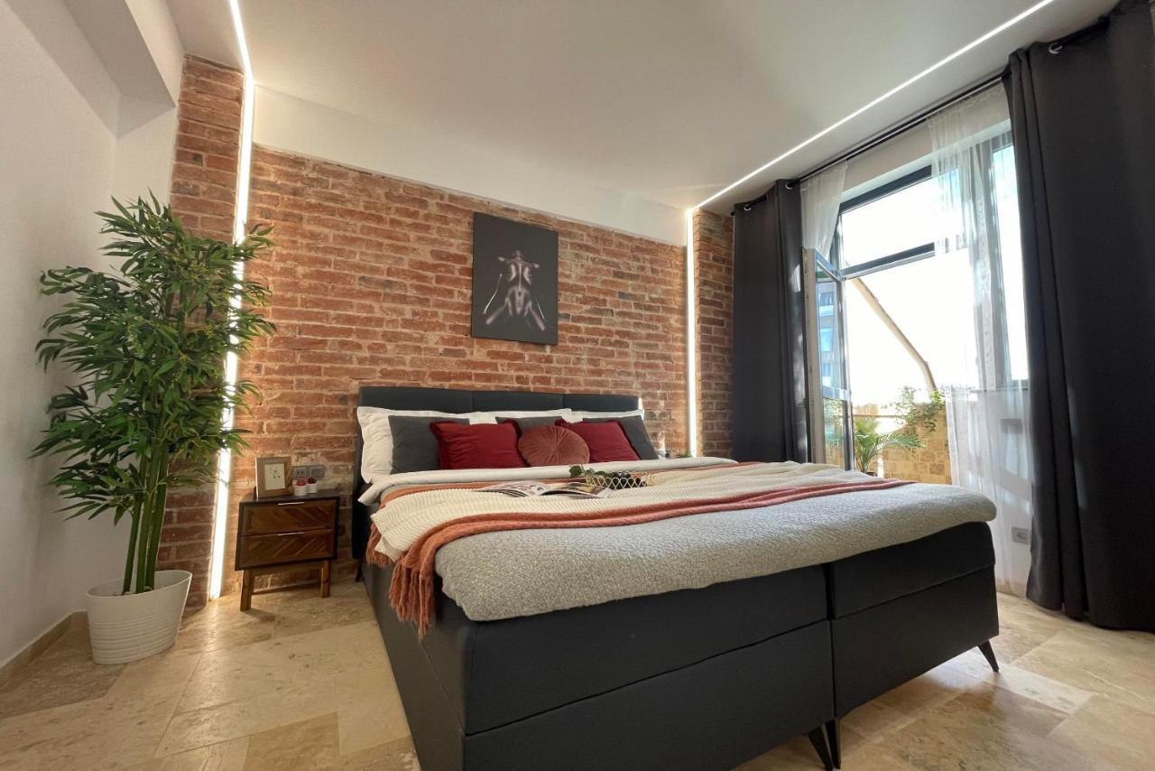 Luxury Living: Smart 2Br Apartment At Unirii Square Bukarest Exterior foto