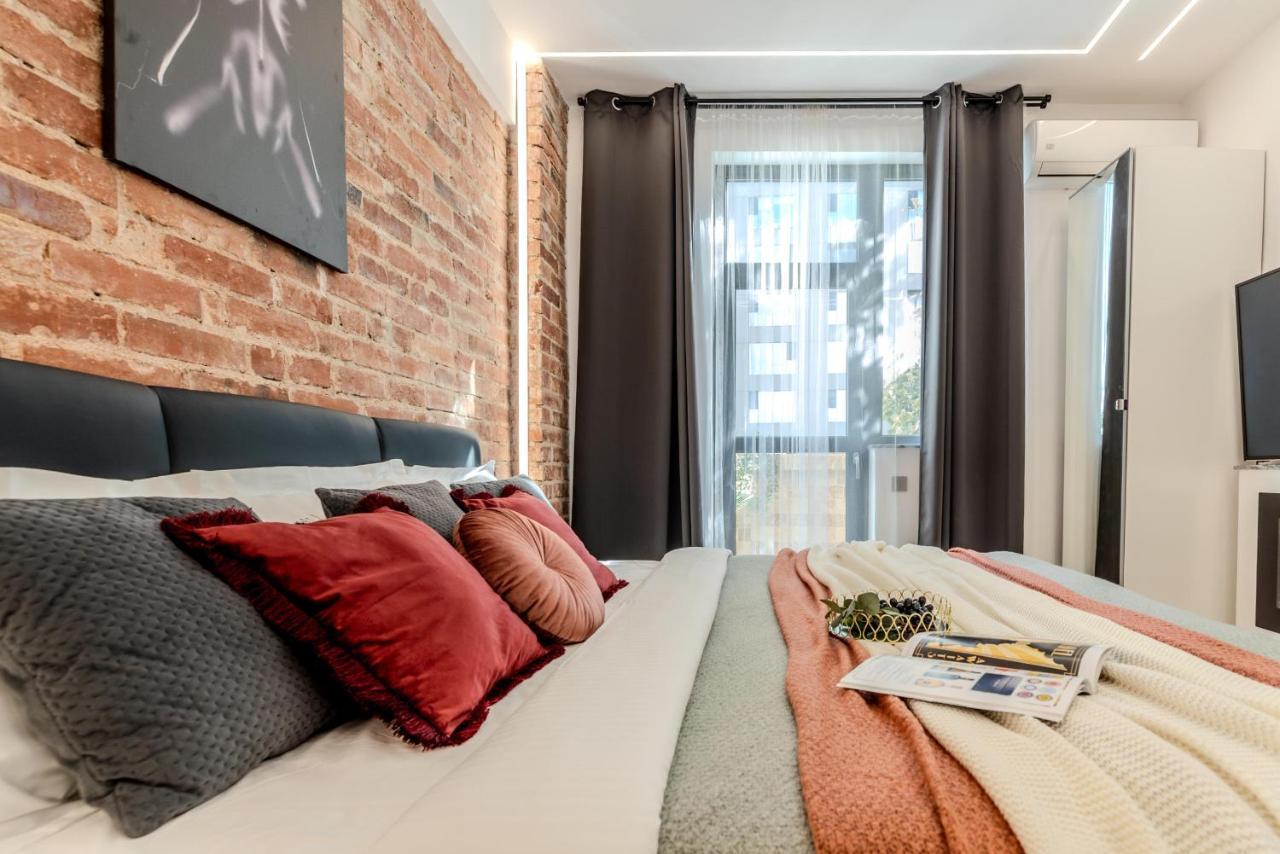 Luxury Living: Smart 2Br Apartment At Unirii Square Bukarest Exterior foto