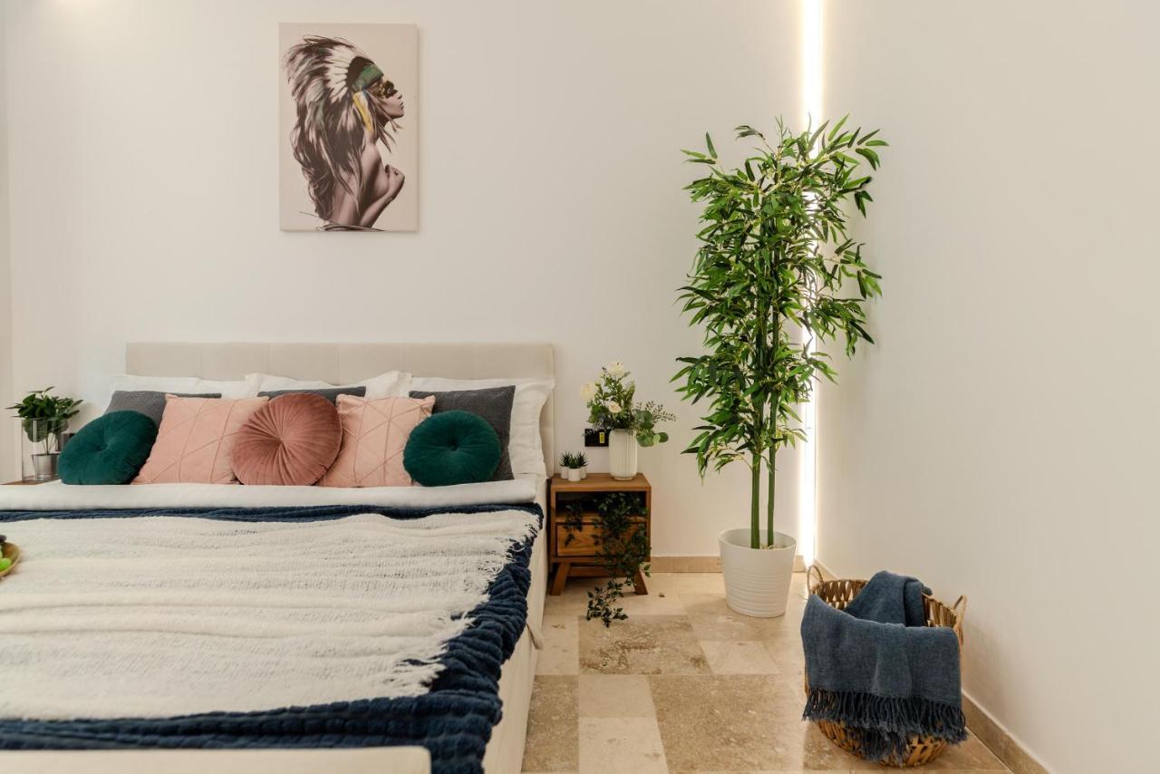 Luxury Living: Smart 2Br Apartment At Unirii Square Bukarest Exterior foto