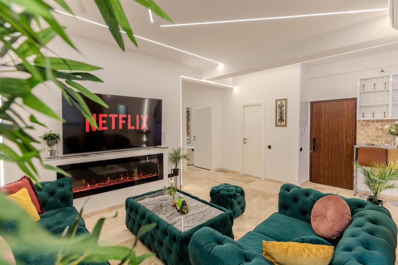 Luxury Living: Smart 2Br Apartment At Unirii Square Bukarest Exterior foto