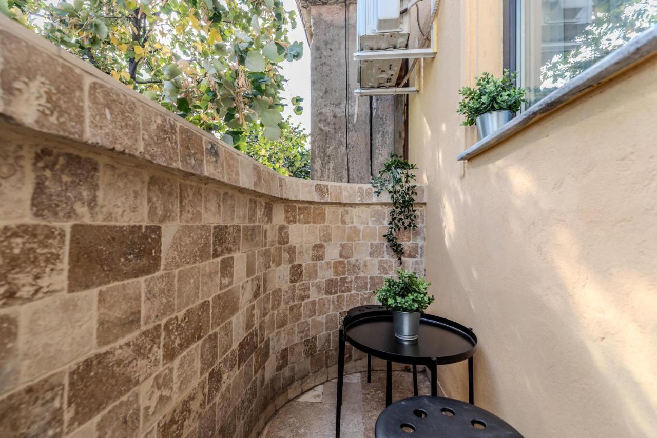 Luxury Living: Smart 2Br Apartment At Unirii Square Bukarest Exterior foto
