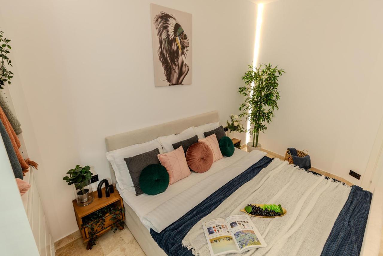 Luxury Living: Smart 2Br Apartment At Unirii Square Bukarest Exterior foto