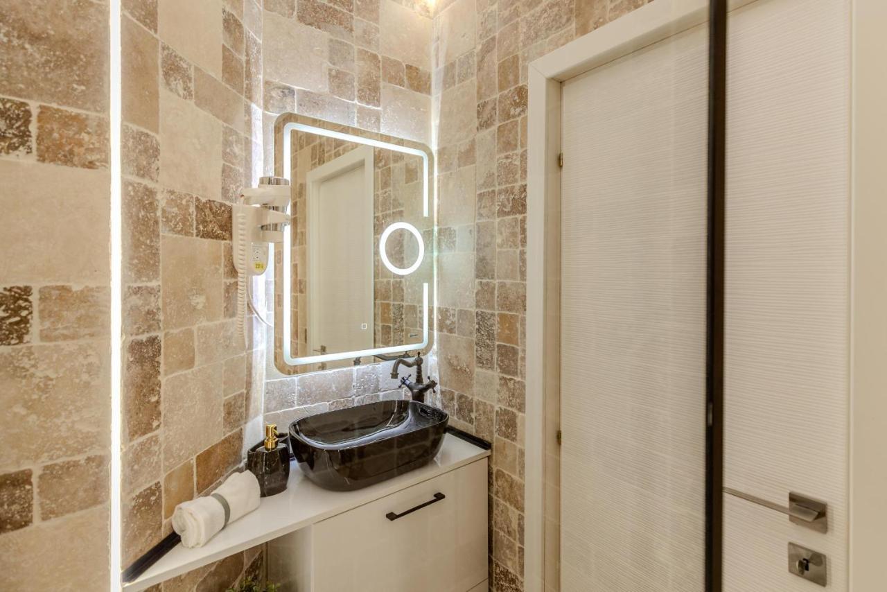 Luxury Living: Smart 2Br Apartment At Unirii Square Bukarest Exterior foto
