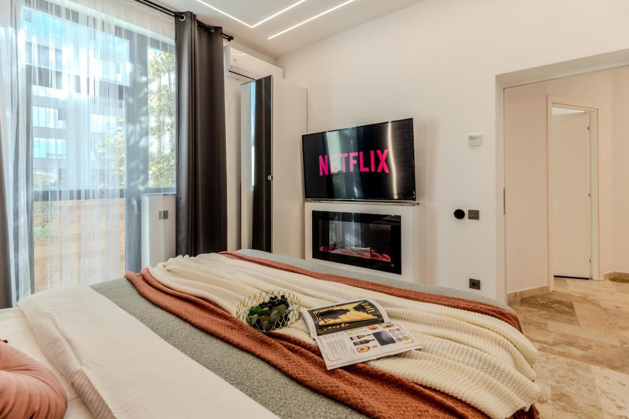 Luxury Living: Smart 2Br Apartment At Unirii Square Bukarest Exterior foto