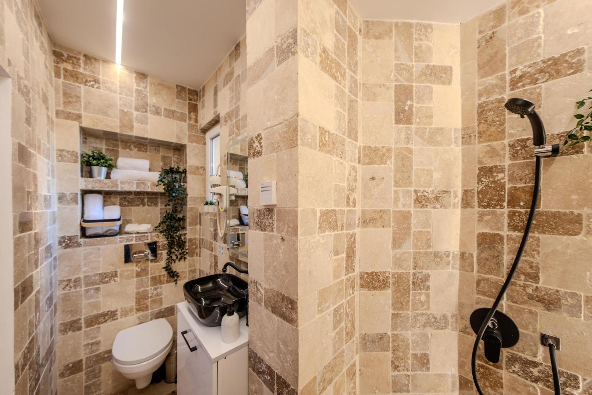 Luxury Living: Smart 2Br Apartment At Unirii Square Bukarest Exterior foto