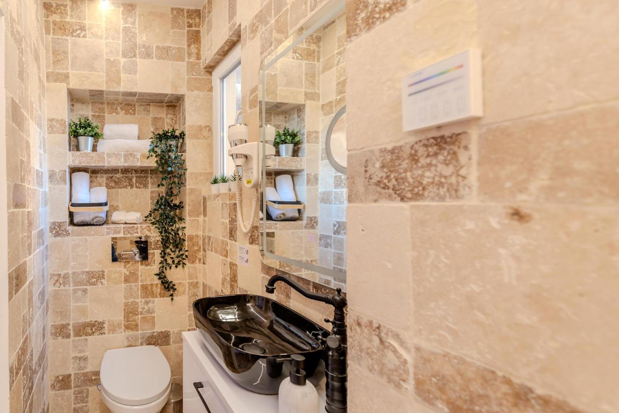 Luxury Living: Smart 2Br Apartment At Unirii Square Bukarest Exterior foto